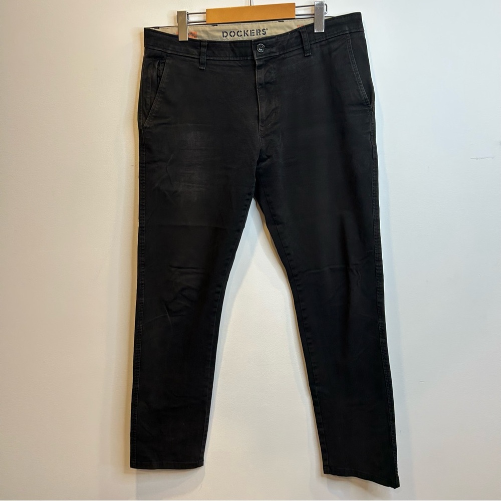 Dockers Mens Slim Fit Ultimate Chino Pants with Smart 360 Flex